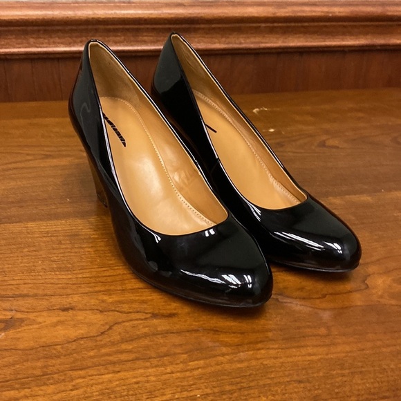 J Crew Sylvia patent wedges
Item 95993 - Picture 2 of 6